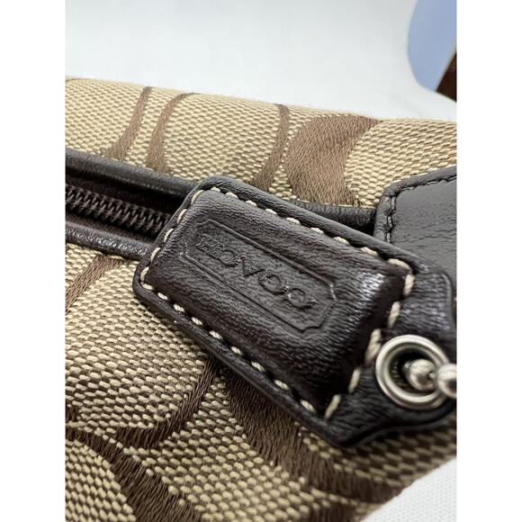 COACH mini wristlet signature C handbag - Picture 3 of 8